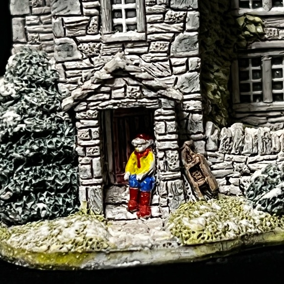 Lilliput Lane | Patterdale Cottage | Lakeland Christmas Collection - Picture 11 of 15